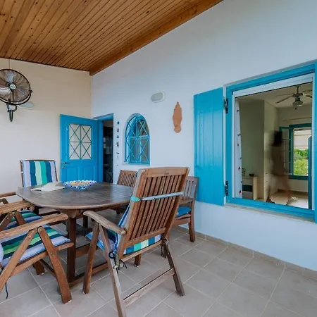 Xiro Retreat בית נופש