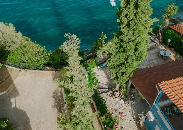 Xiro Retreat בית נופש *