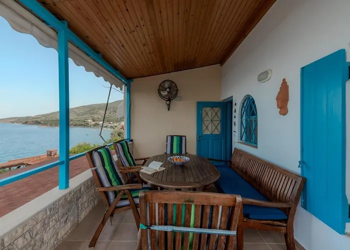 בית נופש Xiro Retreat